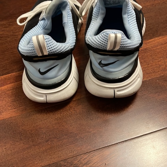 Nike Free Ladies Running Shoes - Picture 2 of 6